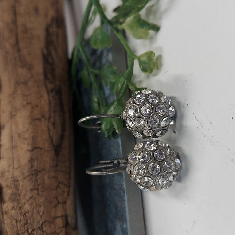 E445 Pewter Crystal Embellished Drop Earrings